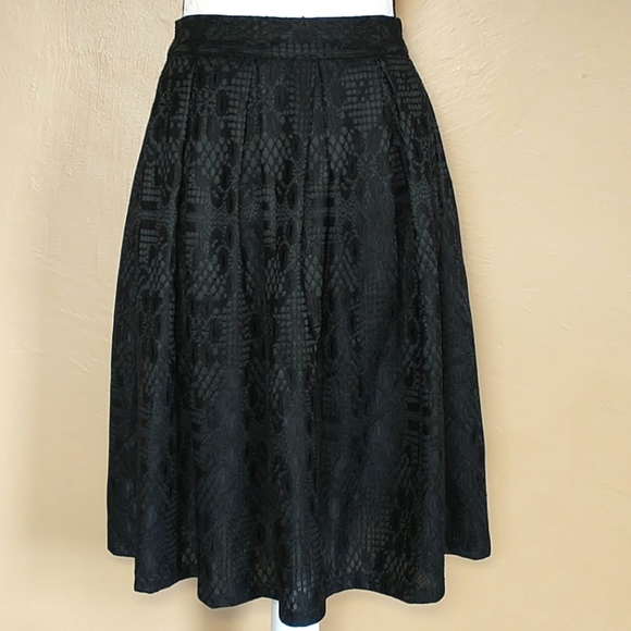 She + Sky Dresses & Skirts - She + Sky Floral Lace Overlay Midi Skirt S Black